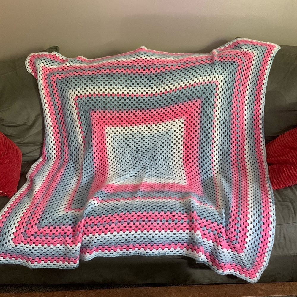 Handmade blanket - Picture 1 of 2